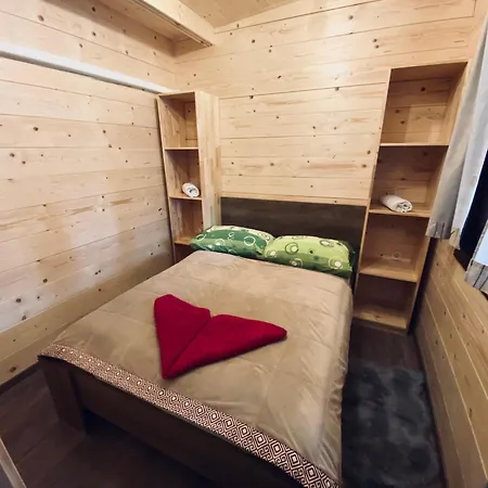 公寓 Wooden With Jacuzzi