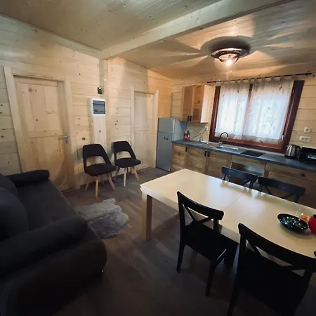 Wooden With Jacuzzi Apartment *